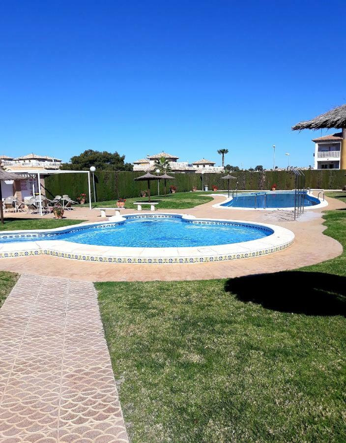 Fabulous Detached Large Villa 5 Bedrooms 3 Bathrooms Backing Onto Villamartin Golf Course Eksteriør billede